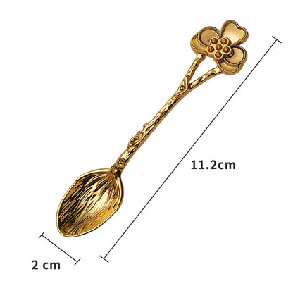 Creative Retro Hotel Family Dessert Coffee Spoon Ice Cream Tools Creative Royal Style Flatware Metal Spoon Kitchen Accessories